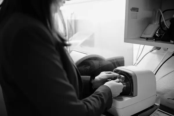 Le saviez-vous, votre opticien possède son atelier de montage ?