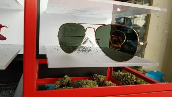 RAY BAN